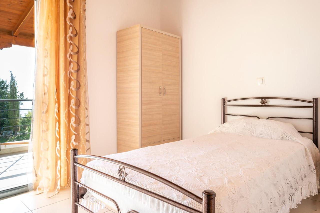 Apartments Aneta'S House Himare Bagian luar foto