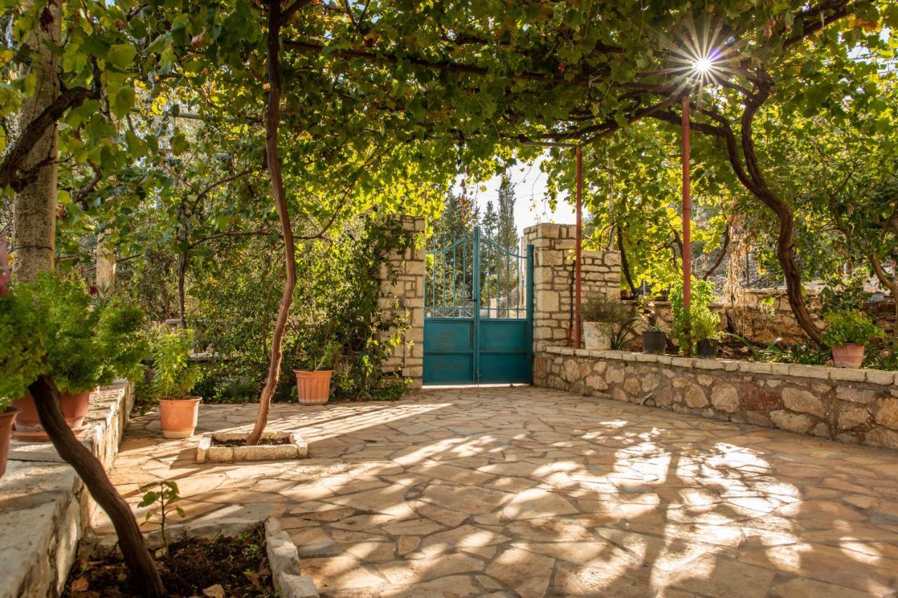 Apartments Aneta'S House Himare Bagian luar foto
