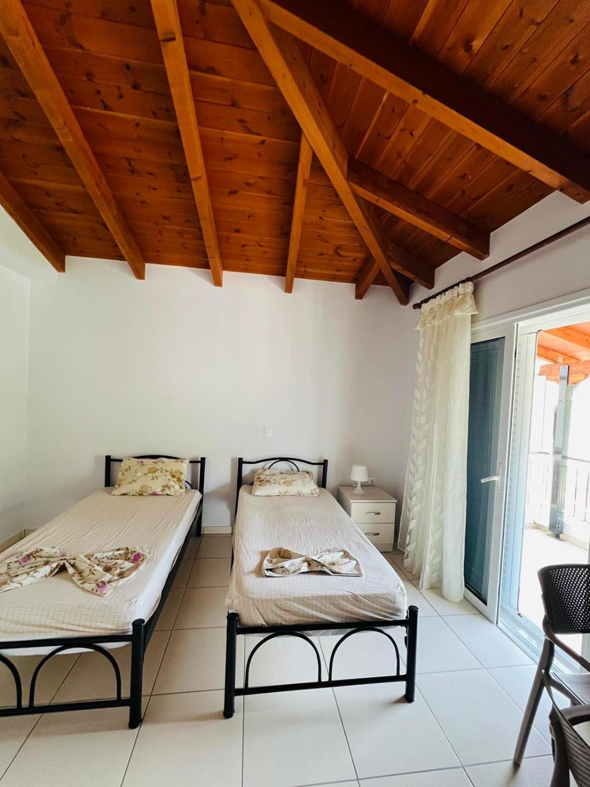 Apartments Aneta'S House Himare Bagian luar foto