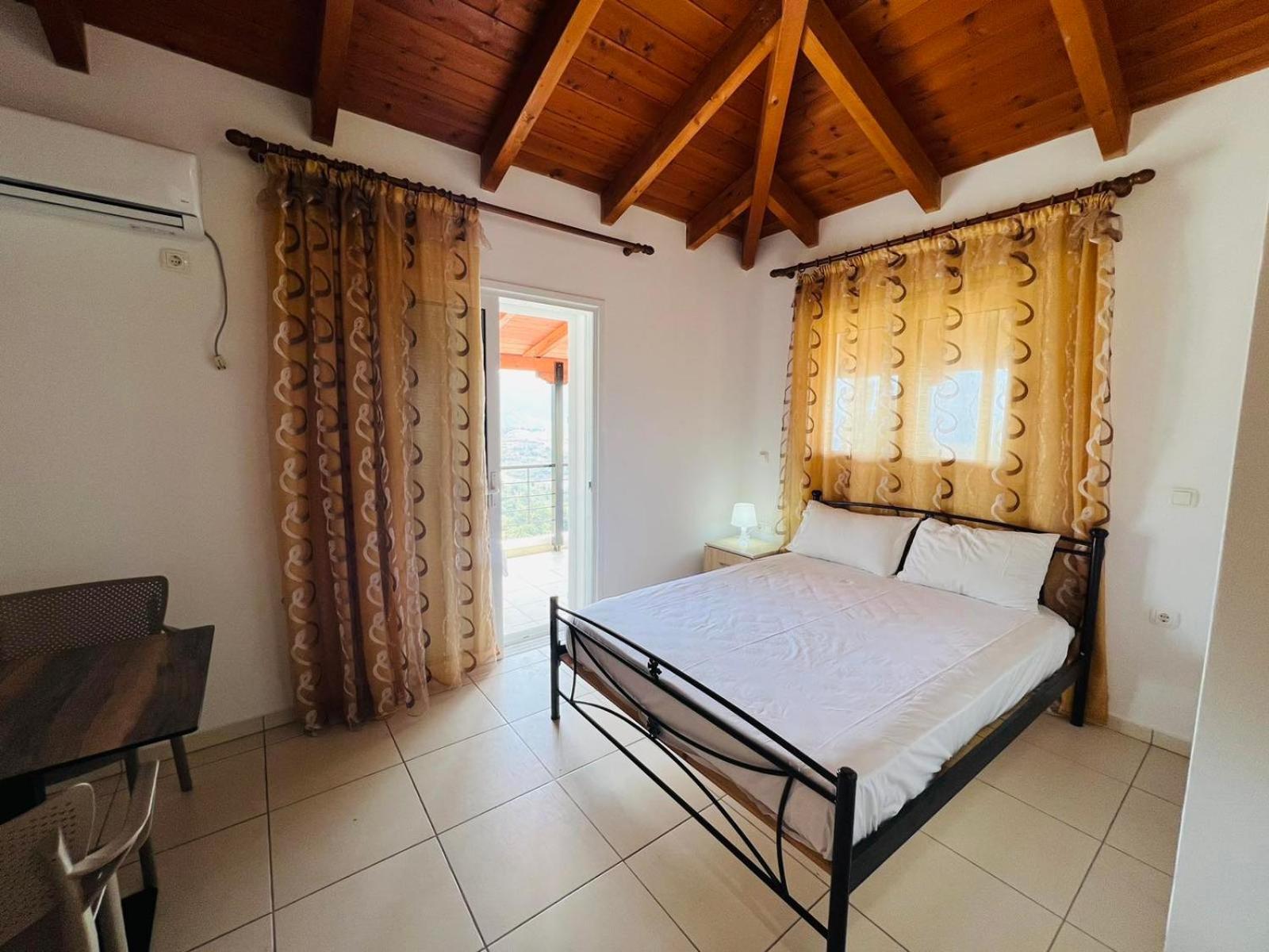 Apartments Aneta'S House Himare Bagian luar foto