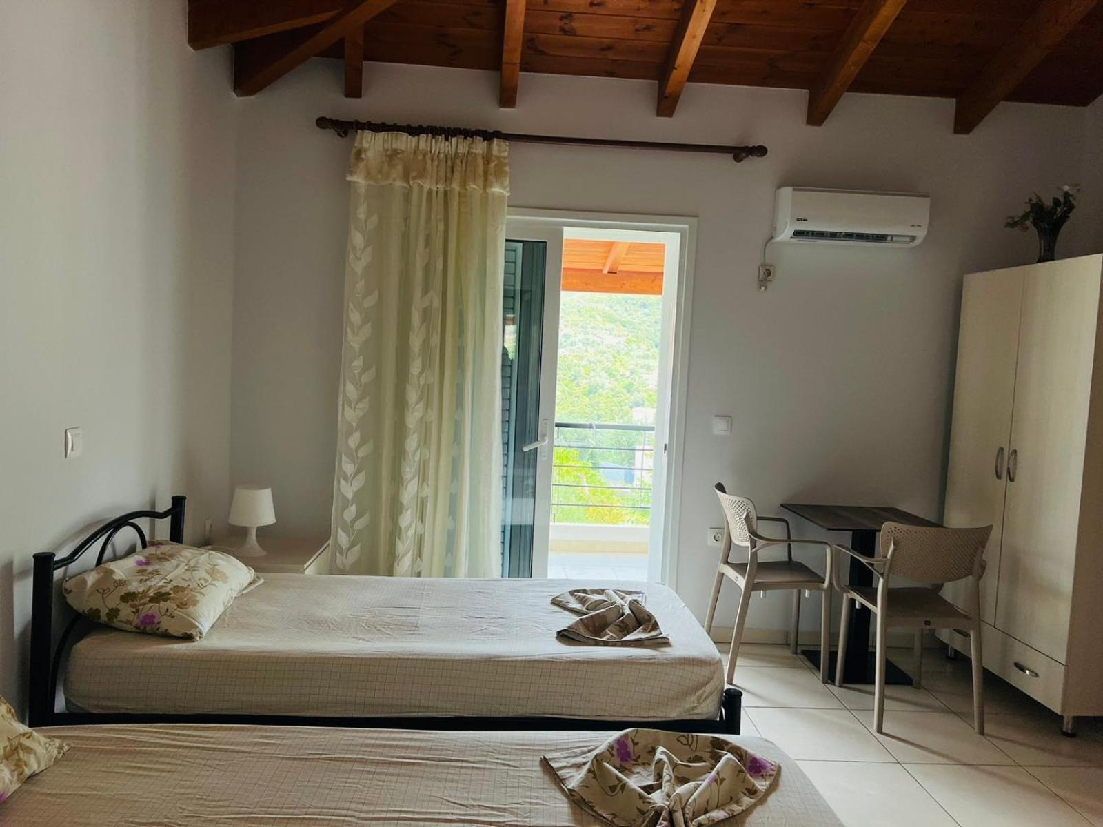 Apartments Aneta'S House Himare Bagian luar foto