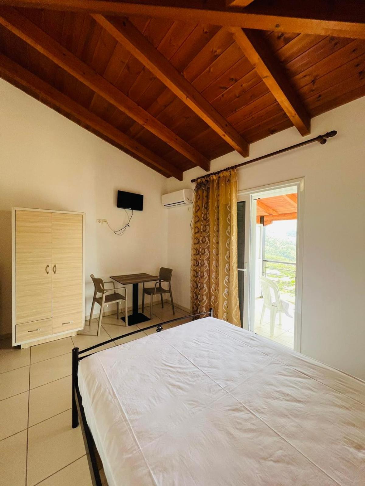 Apartments Aneta'S House Himare Bagian luar foto