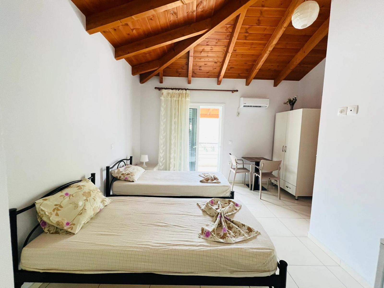 Apartments Aneta'S House Himare Bagian luar foto